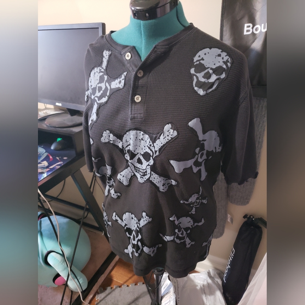 Reworked Graphic Skull Top